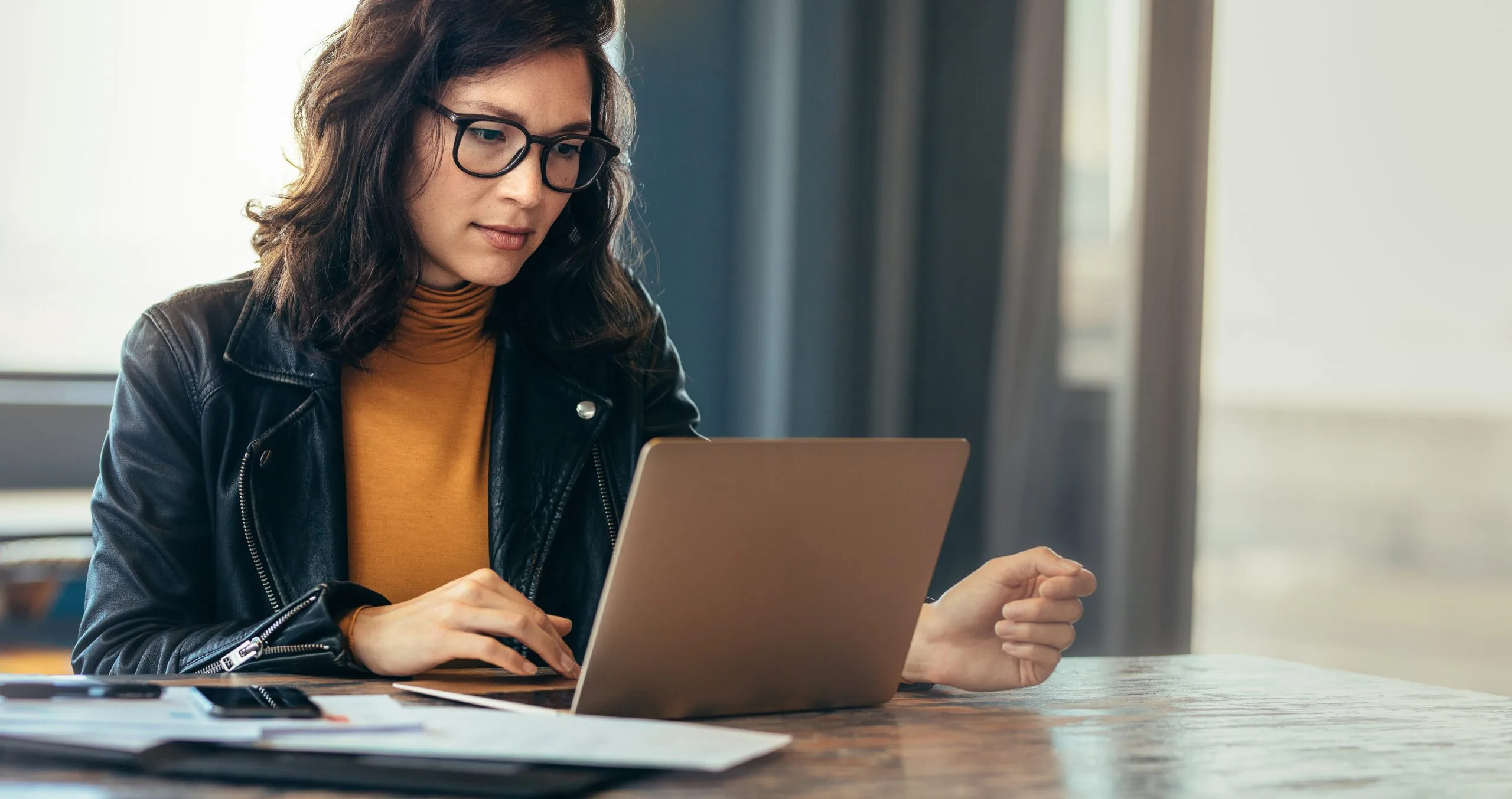 Asian,Woman,Working,Laptop.,Business,Woman,Busy,Working,On,Laptop